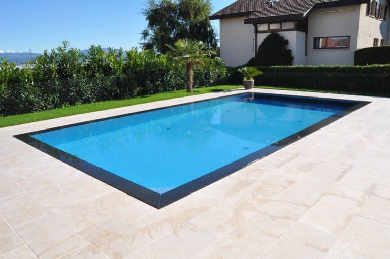piscine-sur-mesure-jardin-nyon